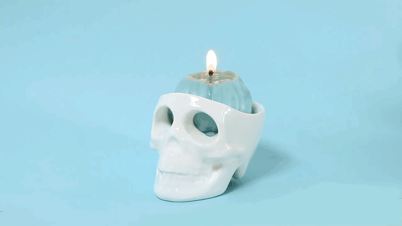 شمع معطر که به هنگام سوختن گریه میکند
