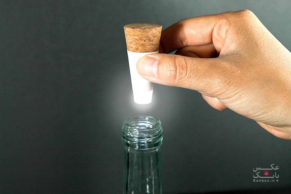 تبدیل بطری به چراغ با LED های قابل شارژ و چوب پنبه/بانک عکس