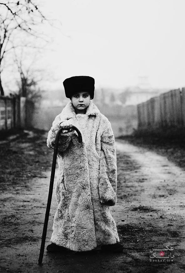 عکاسی از بچه ها در یک دهکده کوچک رومانیایی/بانک عکس
