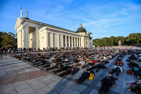 حرکت جالب مردم لیتوانی برای نشان دادن میزان بالای خودکشی/بانک عکس