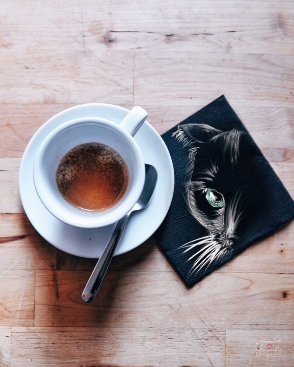 استفاده متفاوت از دستمال به هنگام نوشیدن قهوه/بانک عکس
