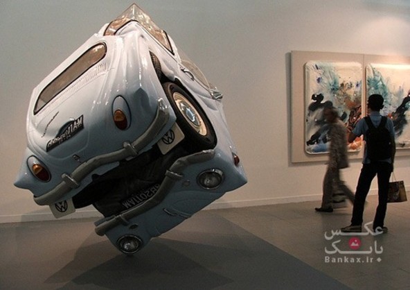 نمایشگاهی از ماشین های فشرده شده، اثر Ichwan Noor/بانک عکس