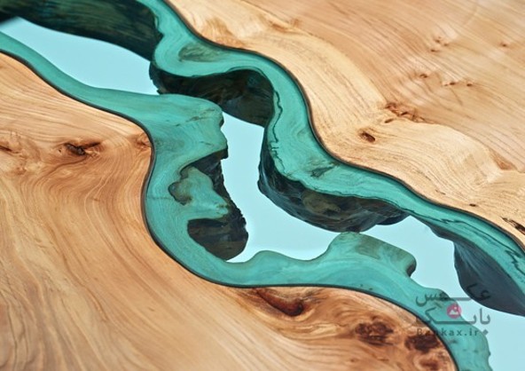 رودخانه ای در میان چوب/بانک عکس