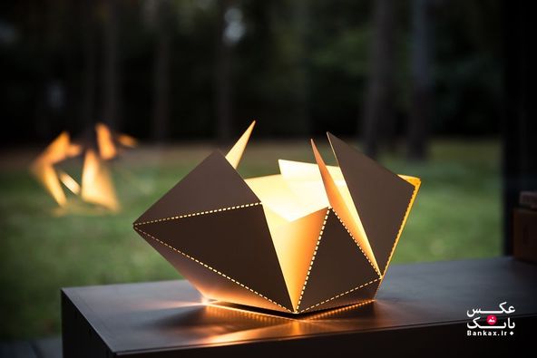 طراحی یک لامپ تاشو به عنوان یک هدیه/بانک عکس