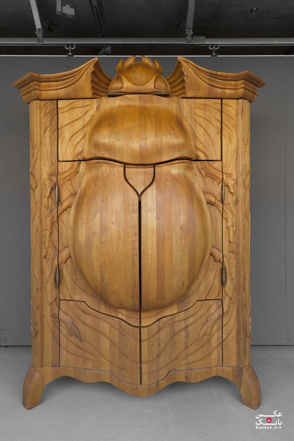 کنده کاری چوب کابینت به شکل سوسک غول پیکر/بانک عکس